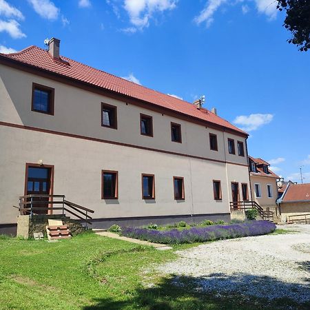Zamecek Cerov Apartamento Jičín Exterior foto