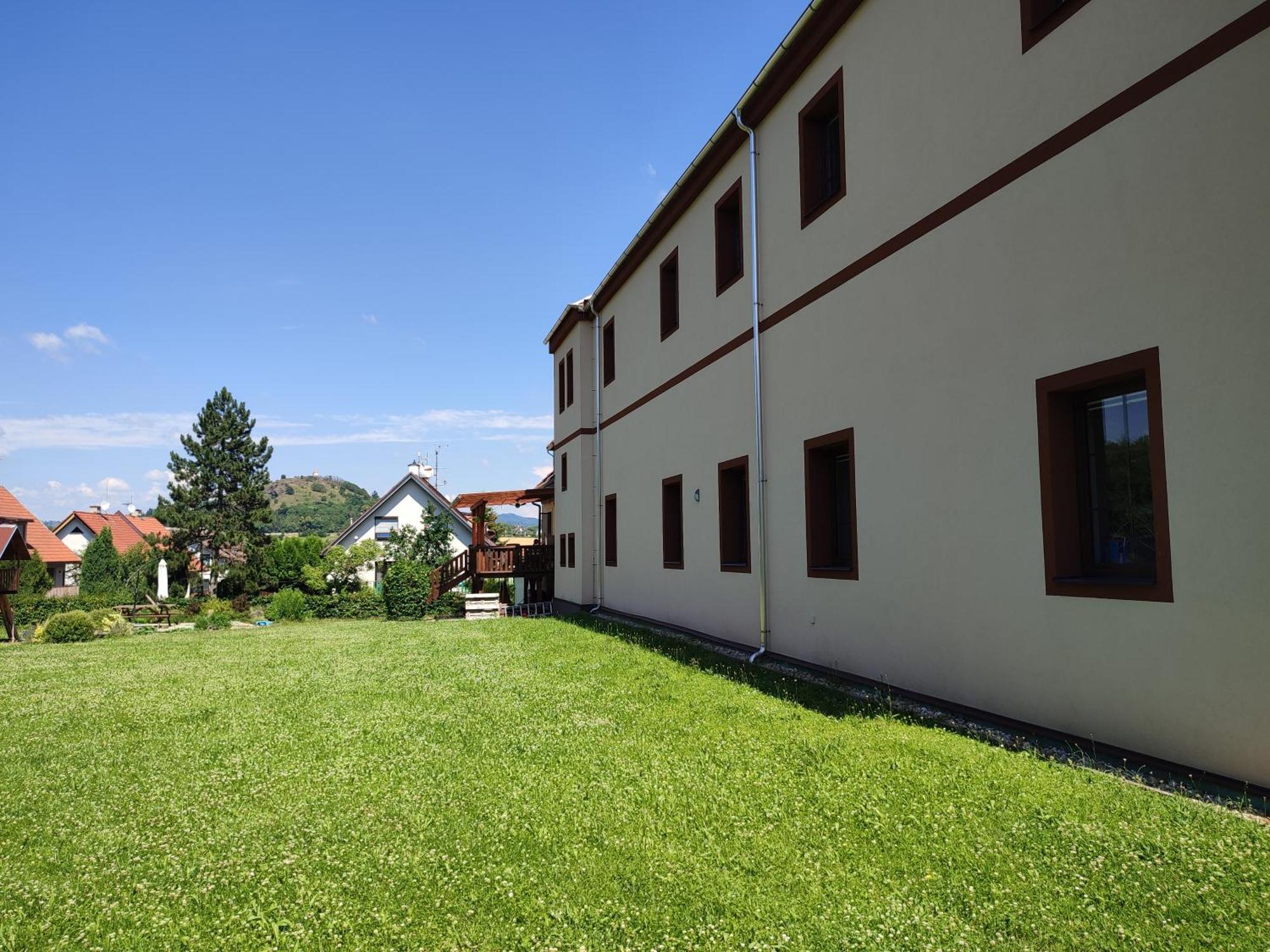 Zamecek Cerov Apartamento Jičín Exterior foto