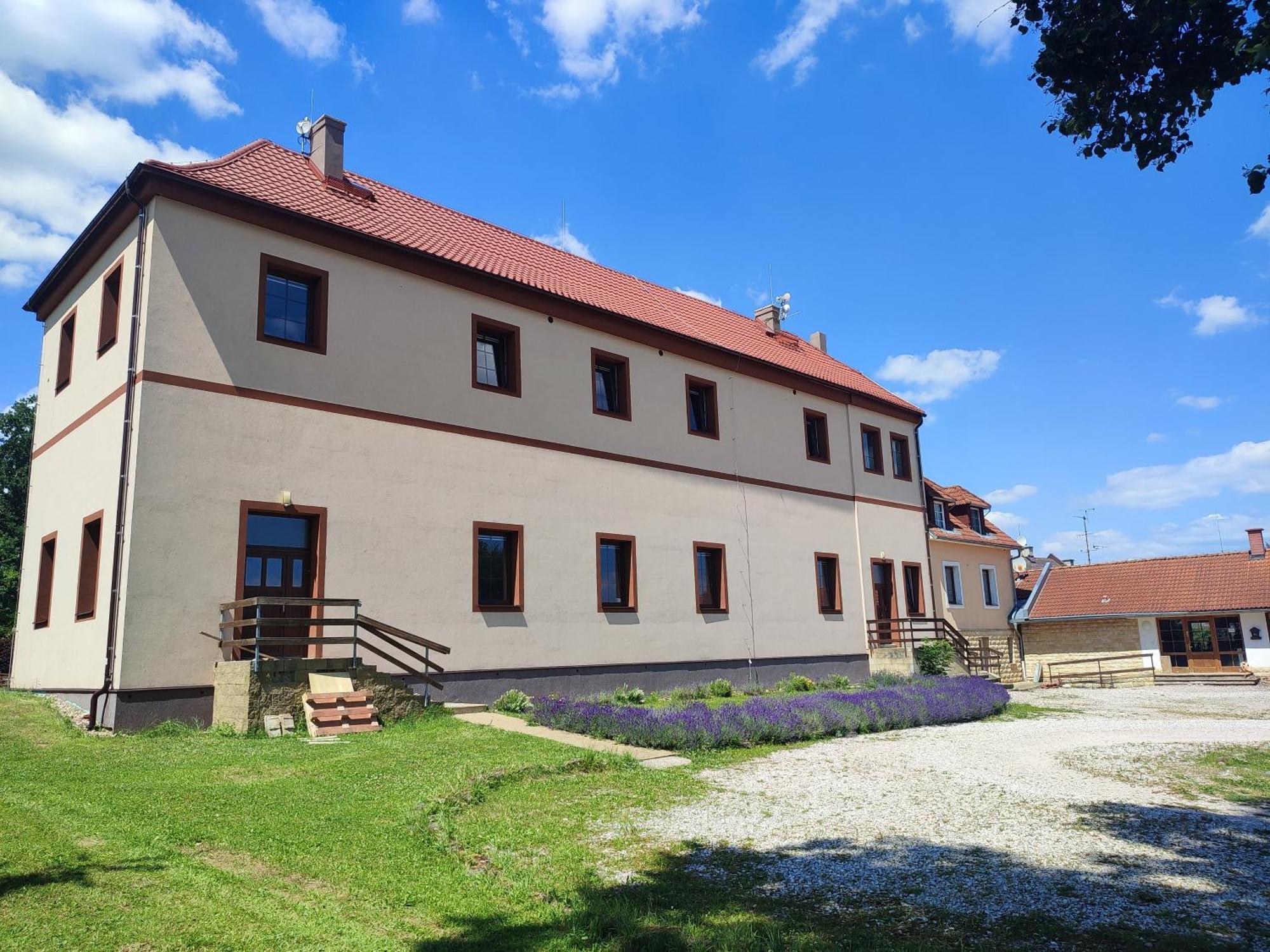 Zamecek Cerov Apartamento Jičín Exterior foto