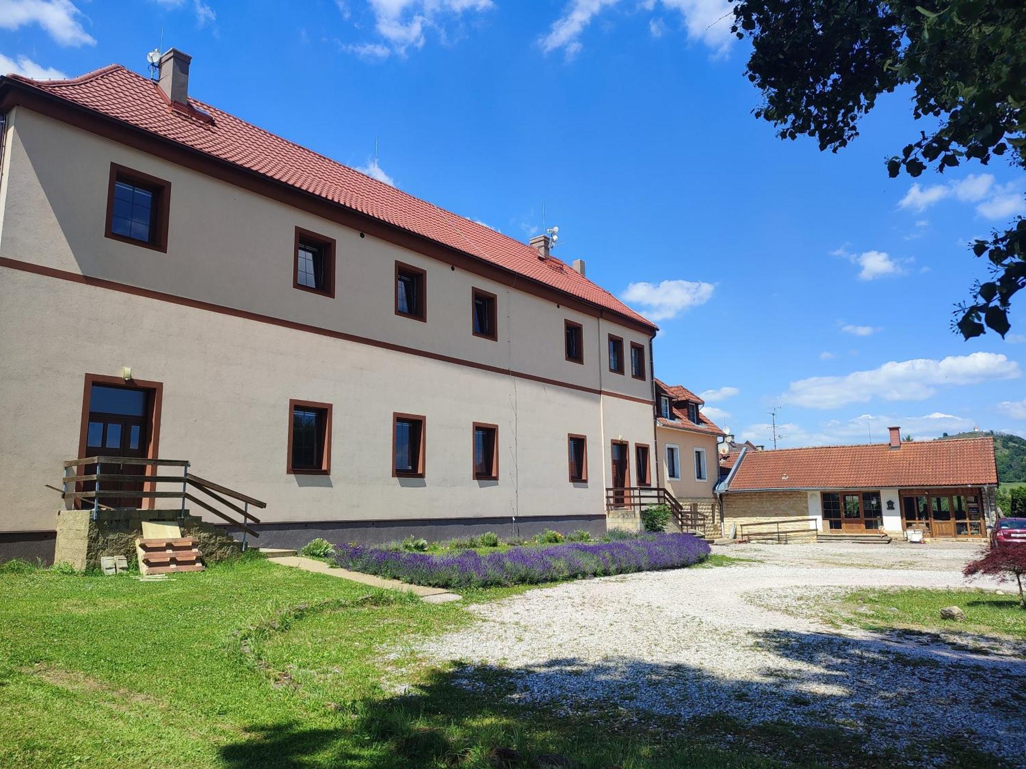 Zamecek Cerov Apartamento Jičín Exterior foto