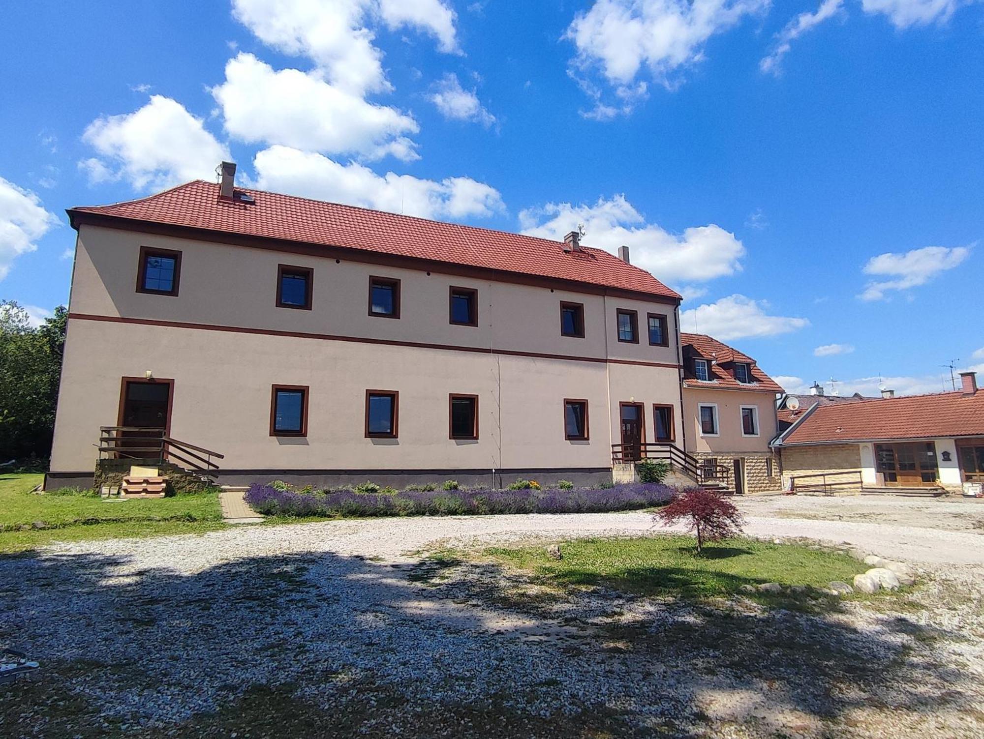 Zamecek Cerov Apartamento Jičín Exterior foto